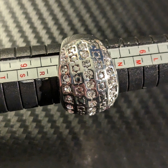 Avon Silver Day To Night Faux Diamond Dome Ring - Picture 6 of 7